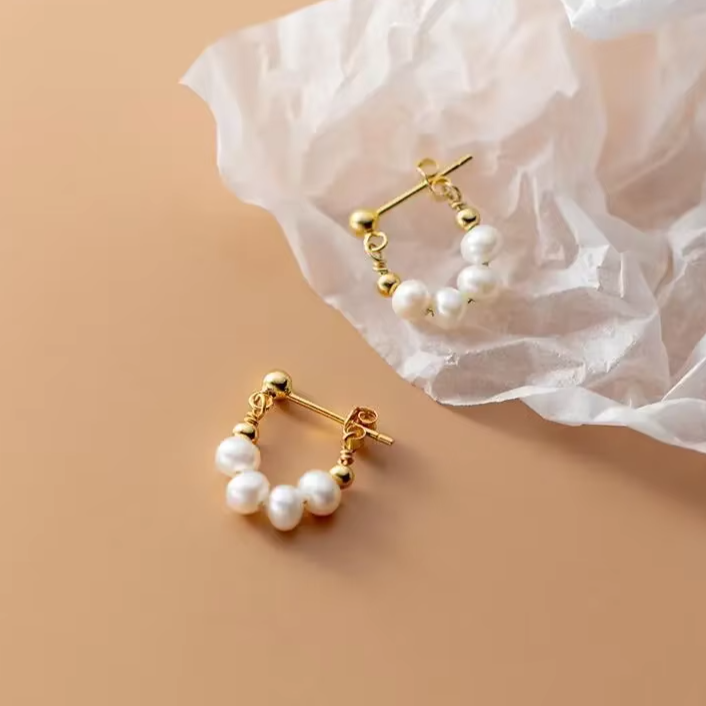 Elegant Natural Pearl Huggies Earrings