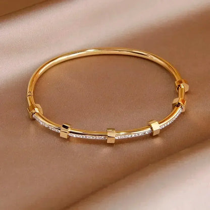 Round Cubic Bangles