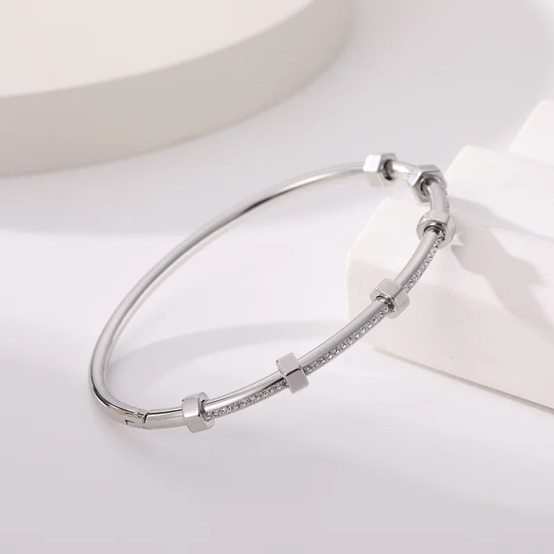 Round Cubic Bangles