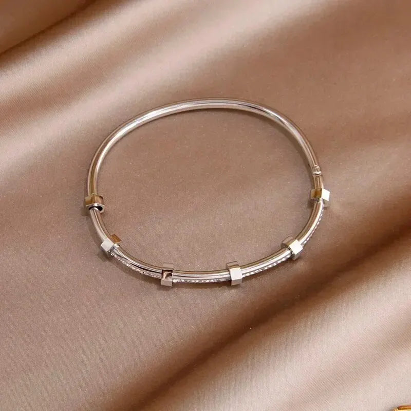 Round Cubic Bangles